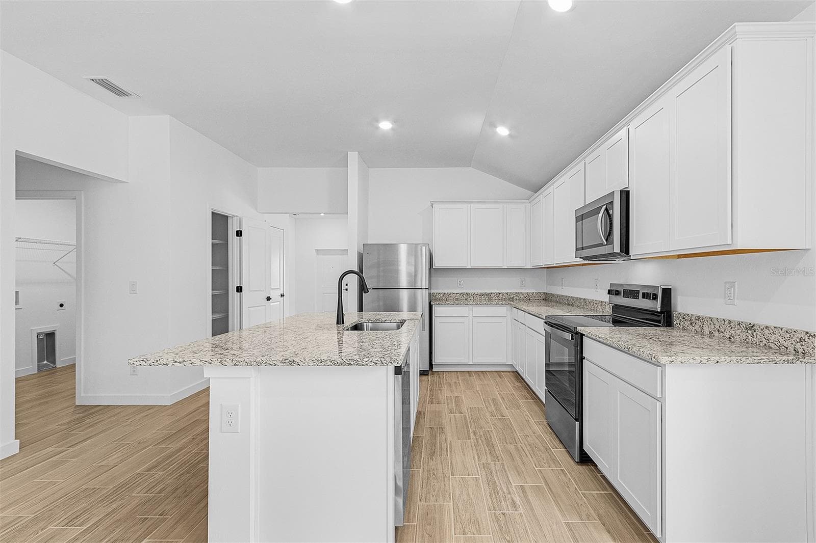 4081 LONGWELL LANE — photo 9 of 20
