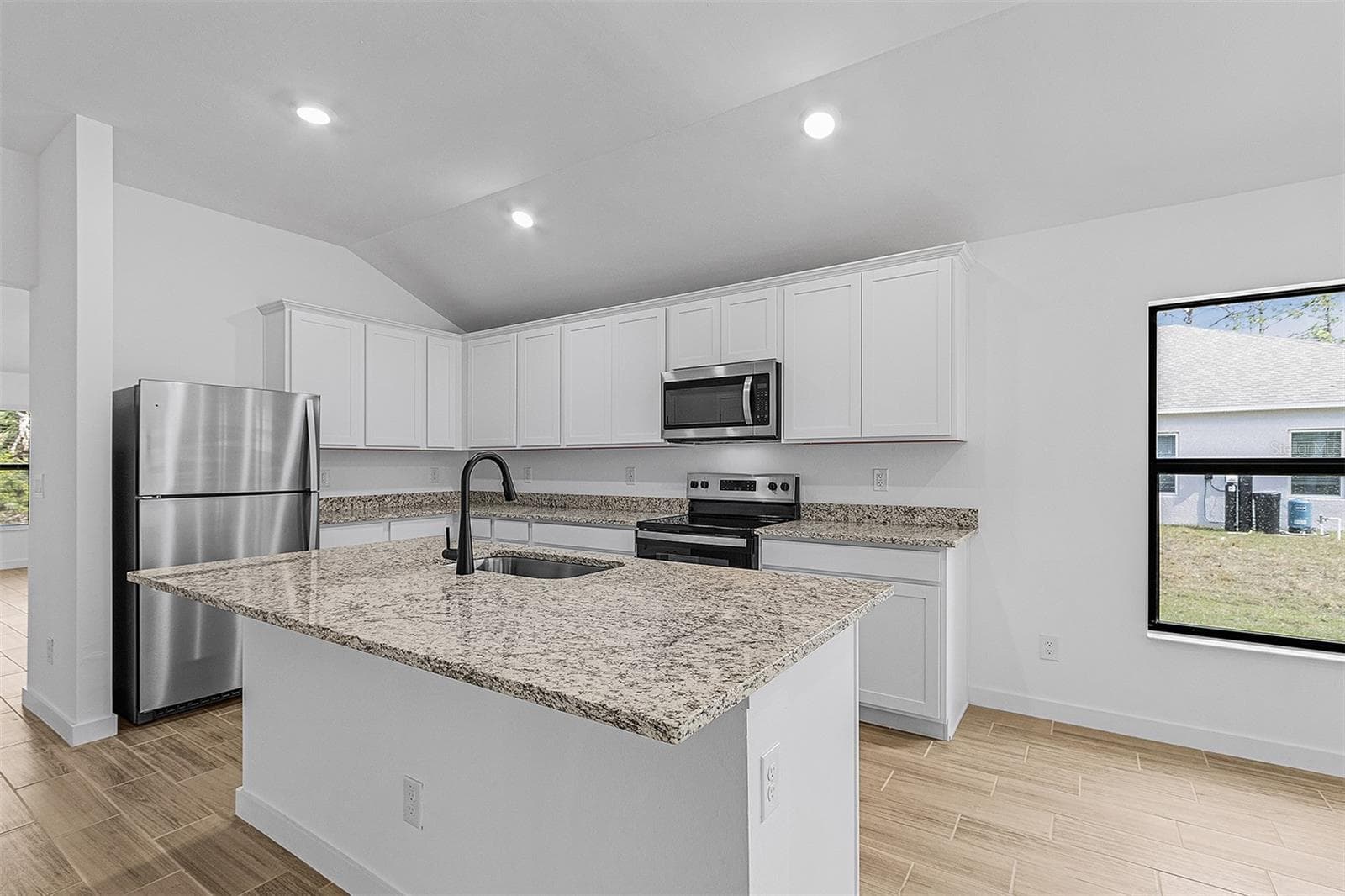 4081 LONGWELL LANE — photo 8 of 20
