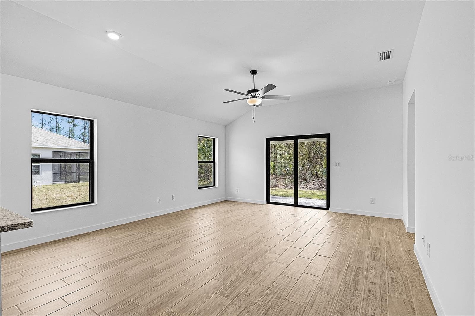 4081 LONGWELL LANE — photo 10 of 20