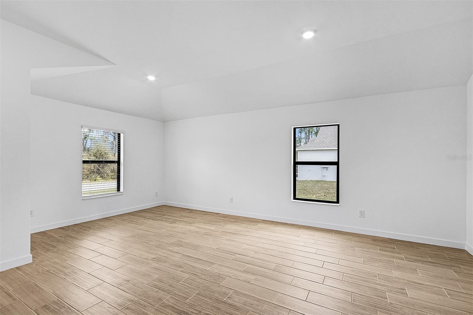 4081 LONGWELL LANE — photo 5 of 20