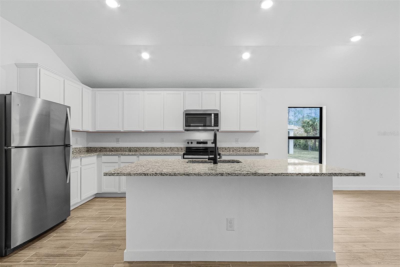 4081 LONGWELL LANE — photo 7 of 20