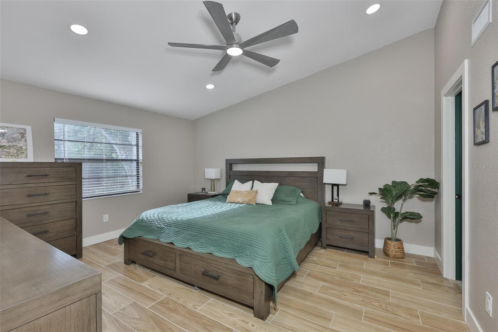 11800 PARK BOULEVARD — photo 15 of 36