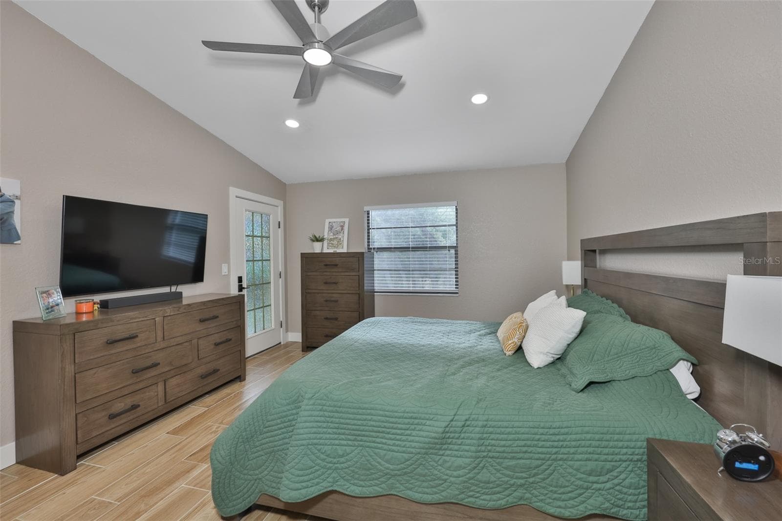 11800 PARK BOULEVARD — photo 16 of 36