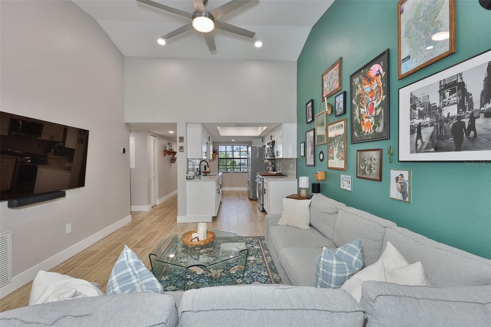 11800 PARK BOULEVARD — photo 11 of 36