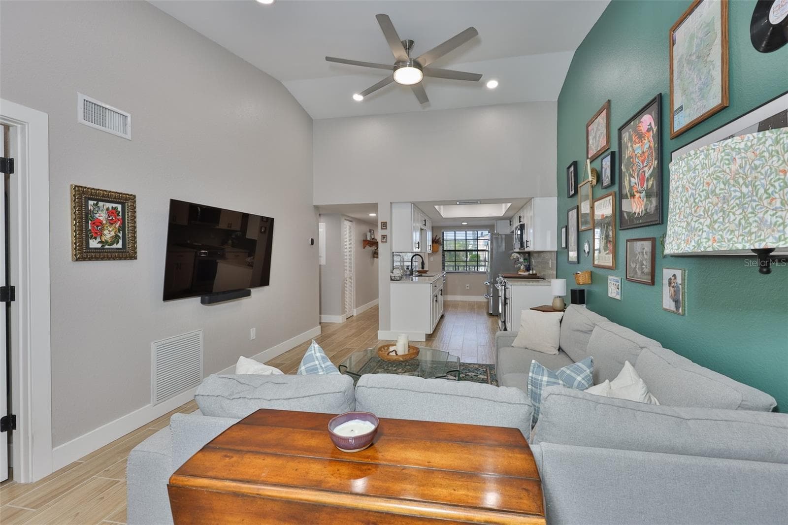 11800 PARK BOULEVARD — photo 10 of 36
