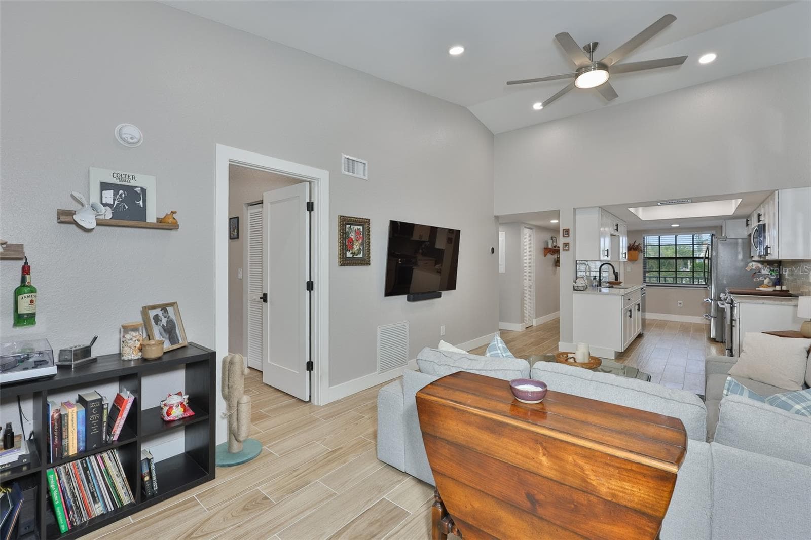 11800 PARK BOULEVARD — photo 12 of 36