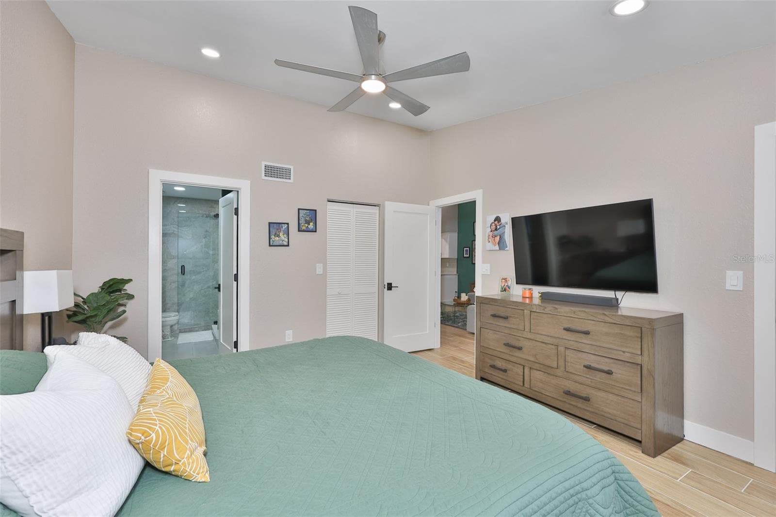 11800 PARK BOULEVARD — photo 13 of 36