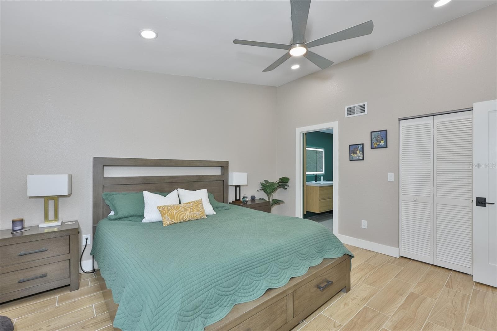 11800 PARK BOULEVARD — photo 14 of 36