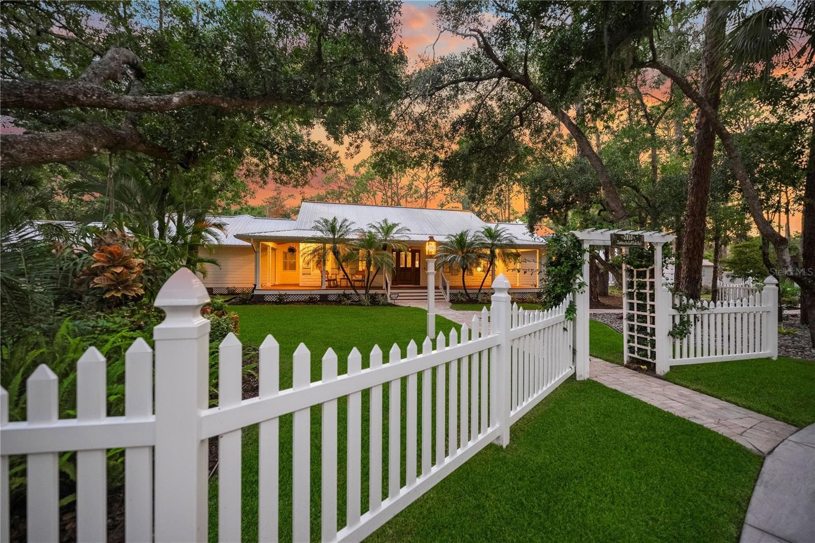 2810 SARASOTA GOLF CLUB BOULEVARD — photo 1 of 94