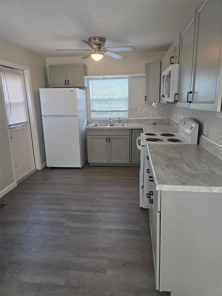 811 MERRIDALE AVENUE — photo 3 of 19