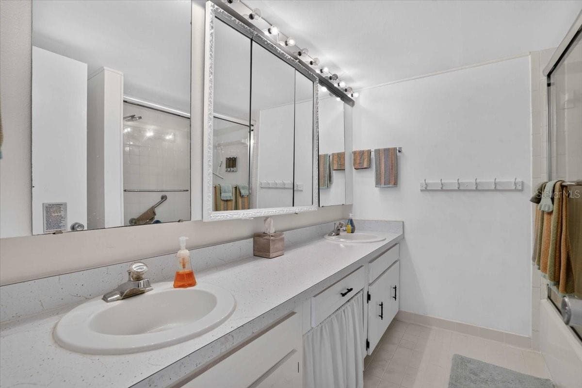 7400 SUNSHINE SKYWAY LANE — photo 26 of 51