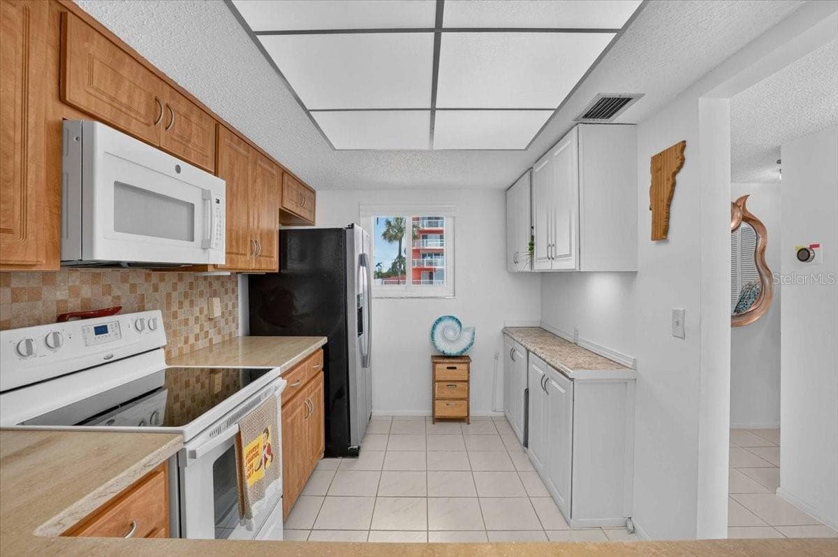 7400 SUNSHINE SKYWAY LANE — photo 21 of 51