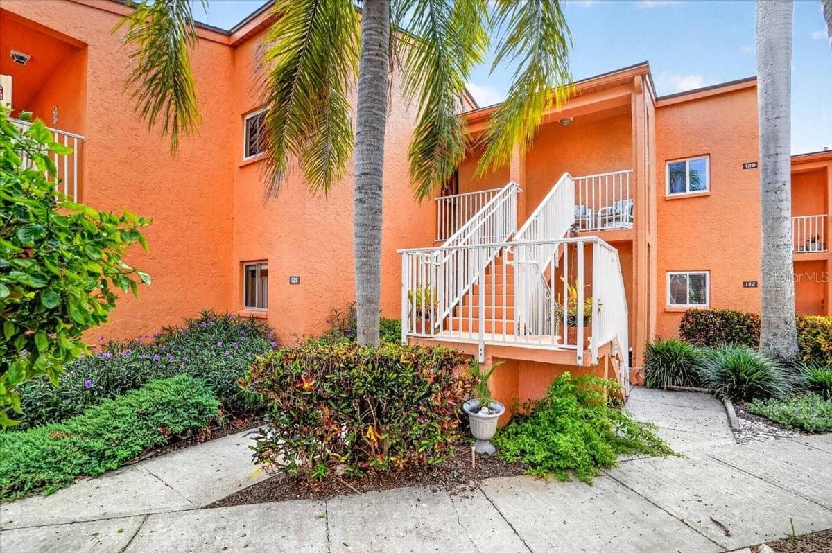 7400 SUNSHINE SKYWAY LANE — photo 2 of 51