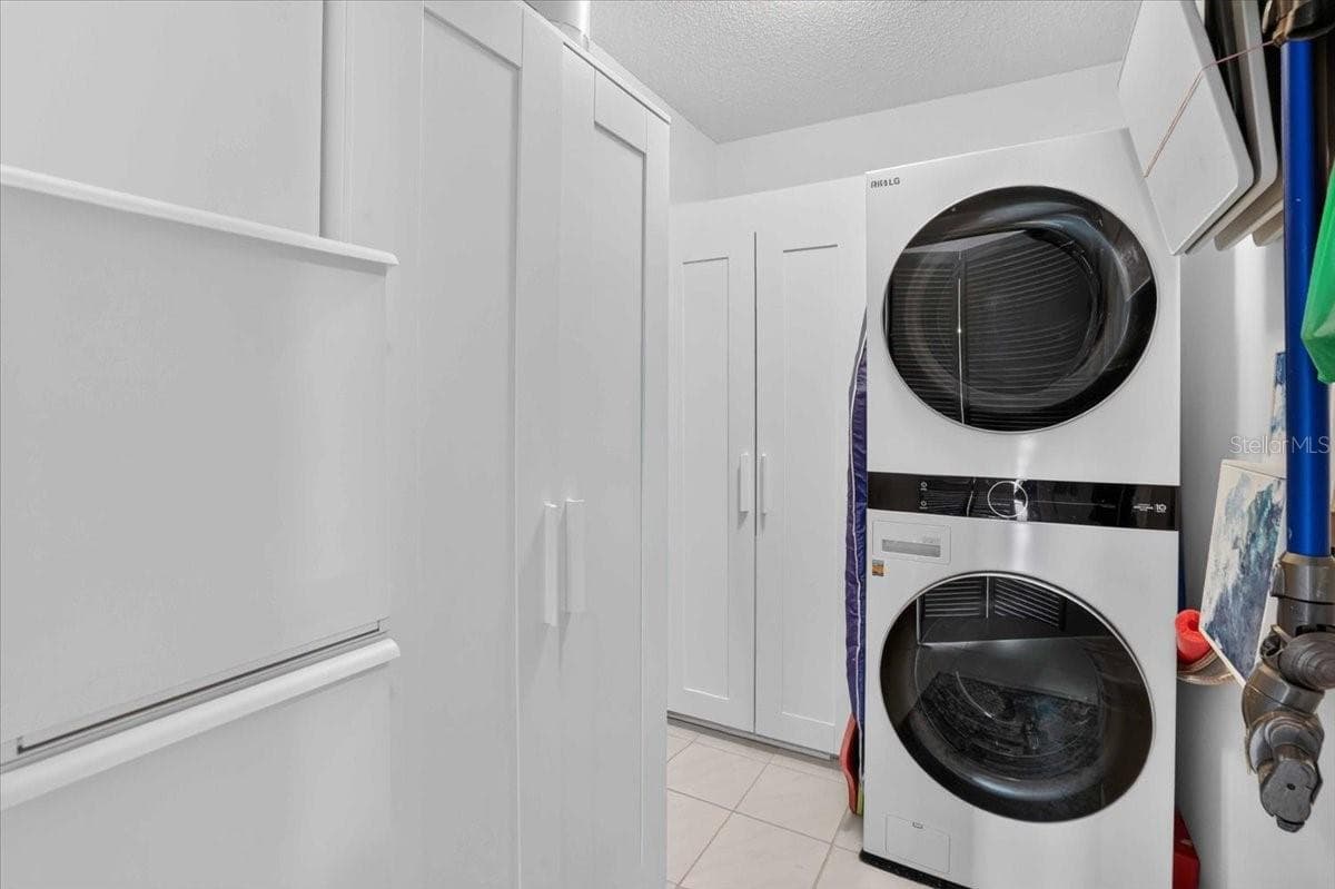7400 SUNSHINE SKYWAY LANE — photo 28 of 51