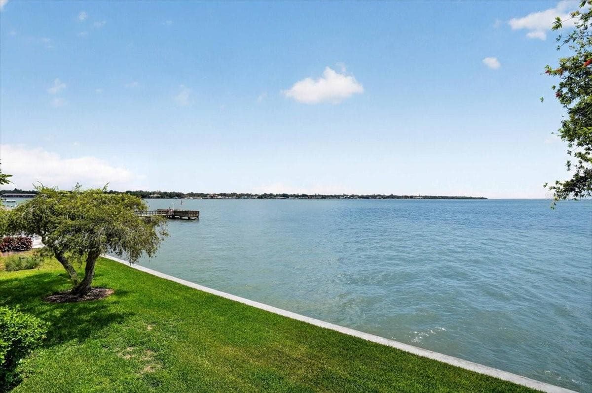 7400 SUNSHINE SKYWAY LANE — photo 30 of 51