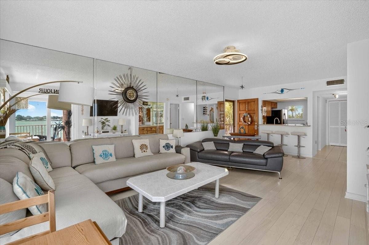 7400 SUNSHINE SKYWAY LANE — photo 12 of 51