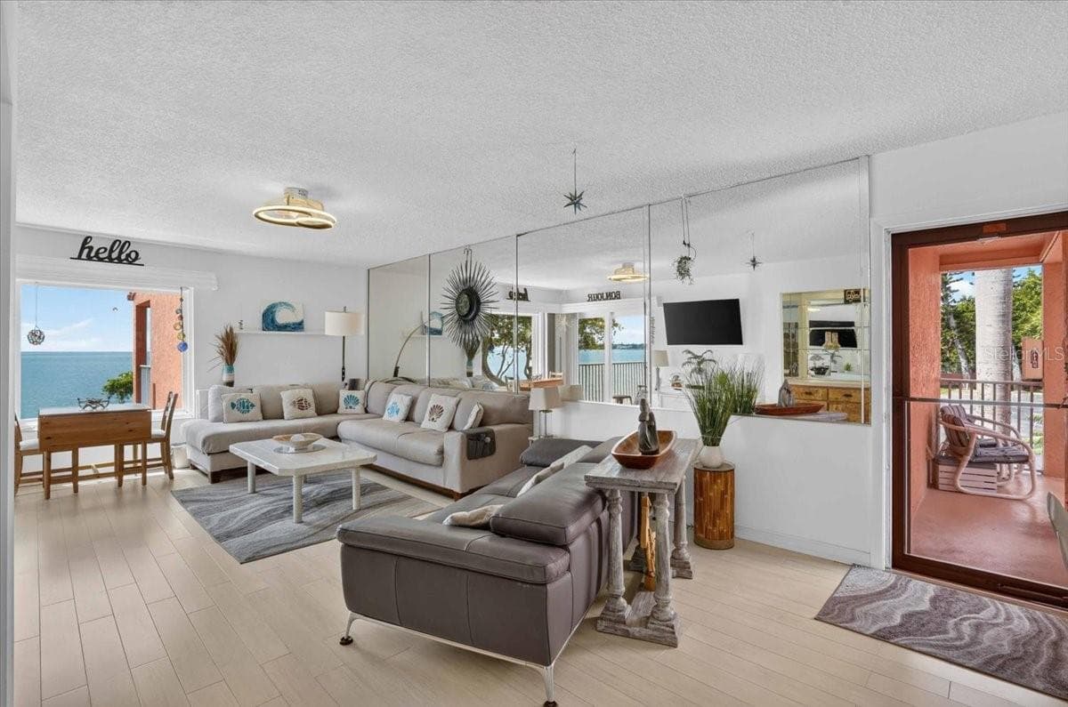 7400 SUNSHINE SKYWAY LANE — photo 11 of 51