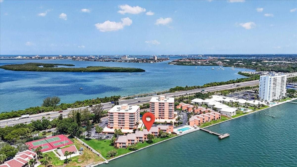 7400 SUNSHINE SKYWAY LANE — photo 33 of 51