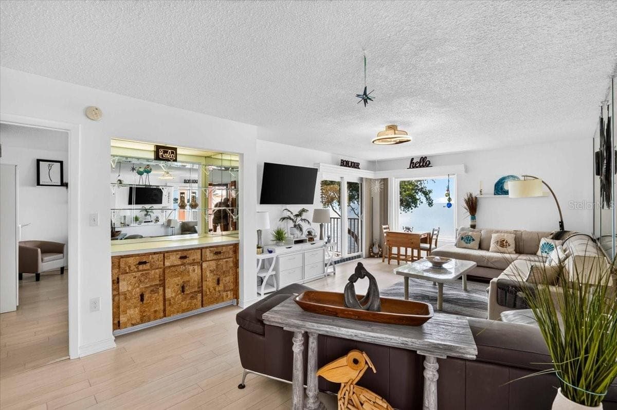7400 SUNSHINE SKYWAY LANE — photo 6 of 51