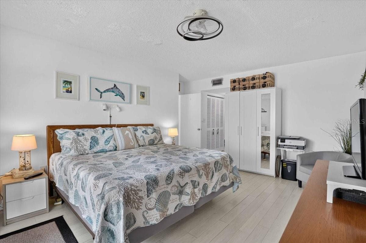 7400 SUNSHINE SKYWAY LANE — photo 22 of 51