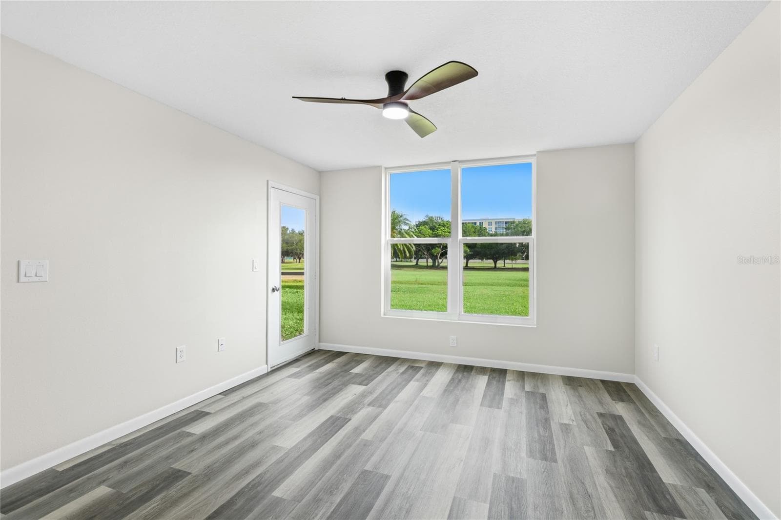 4550 PINEBROOK CIRCLE — photo 12 of 37