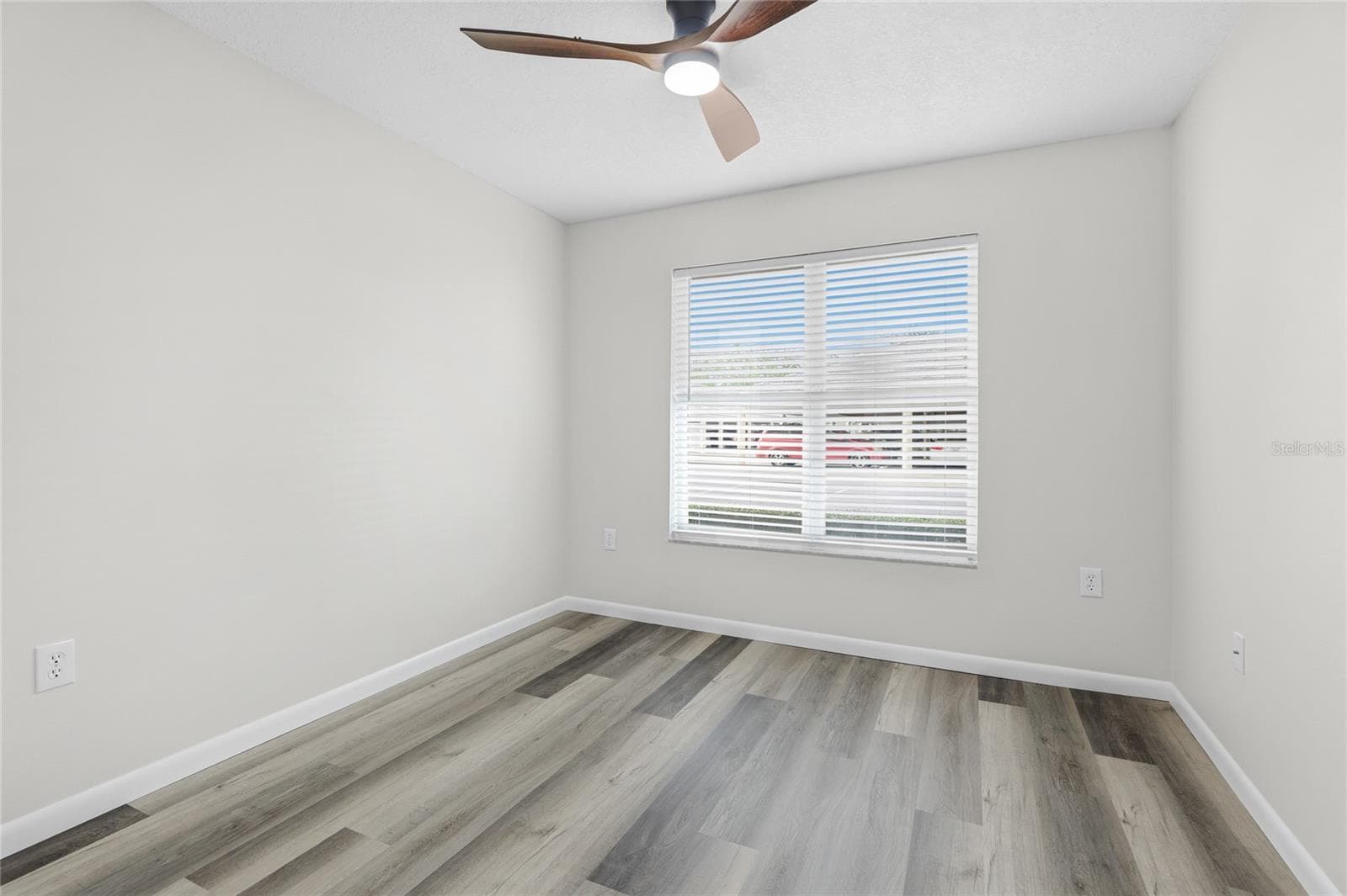 4550 PINEBROOK CIRCLE — photo 18 of 37
