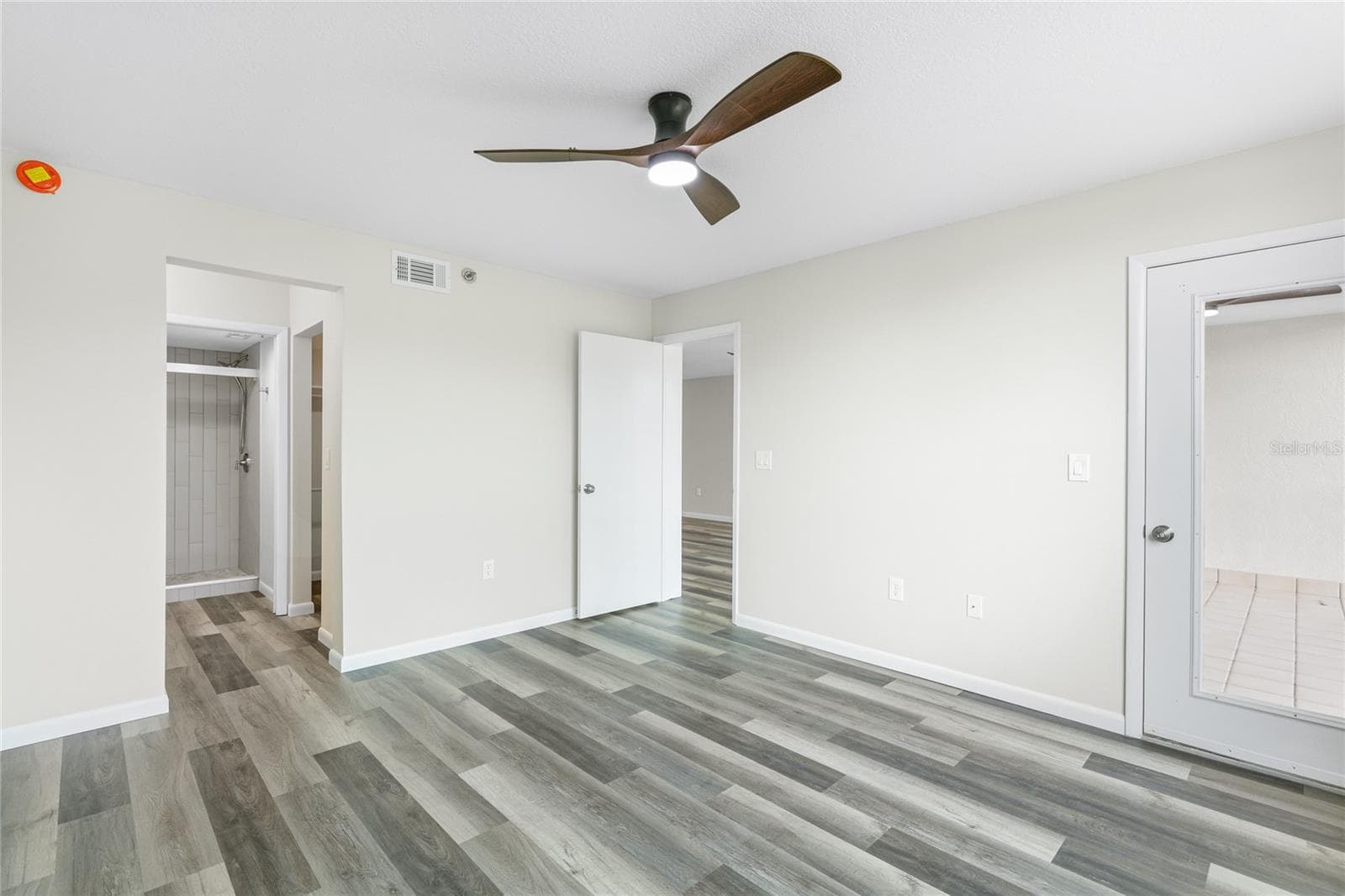 4550 PINEBROOK CIRCLE — photo 14 of 37