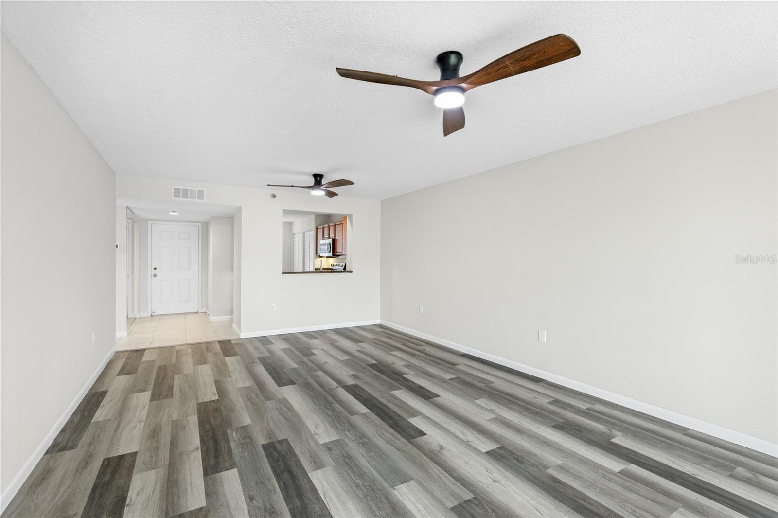 4550 PINEBROOK CIRCLE — photo 7 of 37