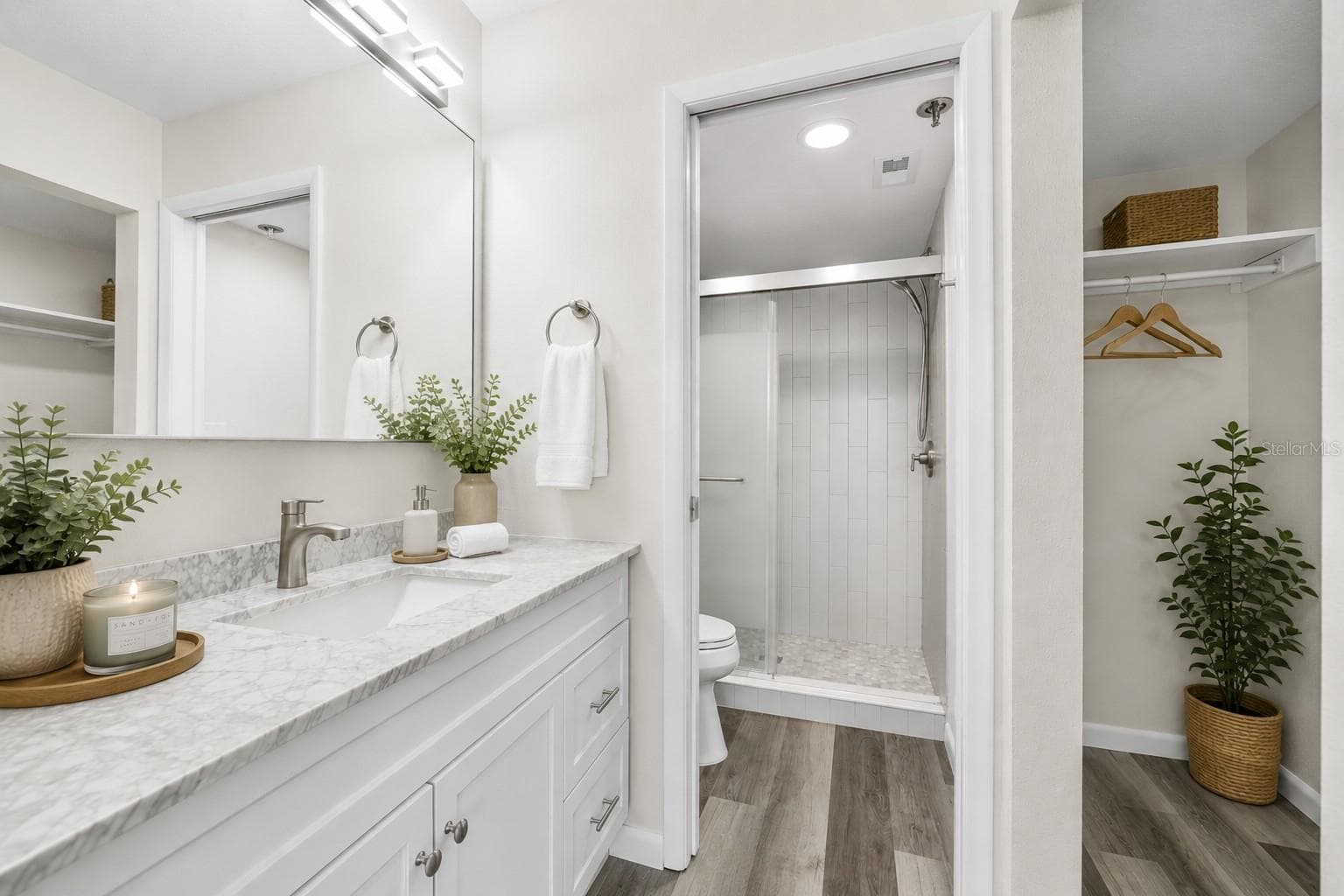 4550 PINEBROOK CIRCLE — photo 15 of 37
