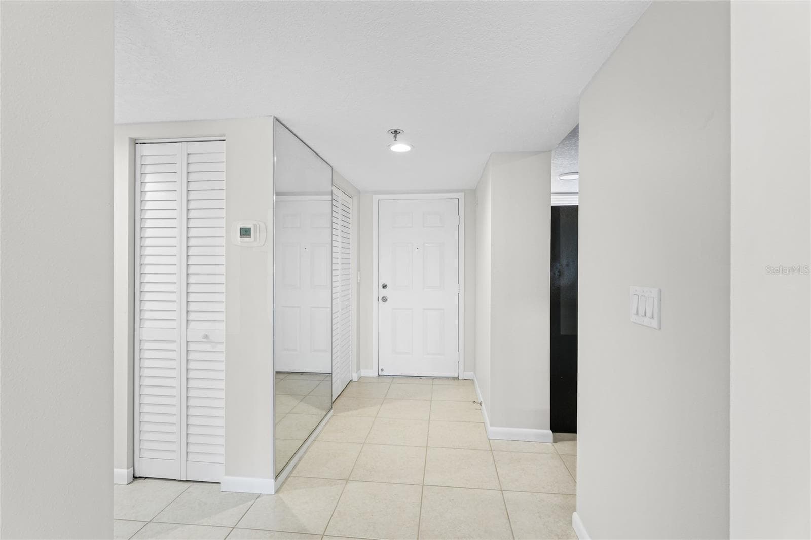 4550 PINEBROOK CIRCLE — photo 3 of 37
