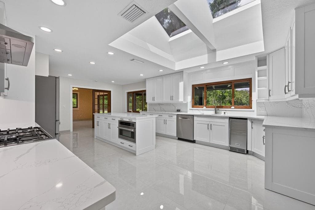 1007 LAKEWOOD DRIVE — photo 14 of 97