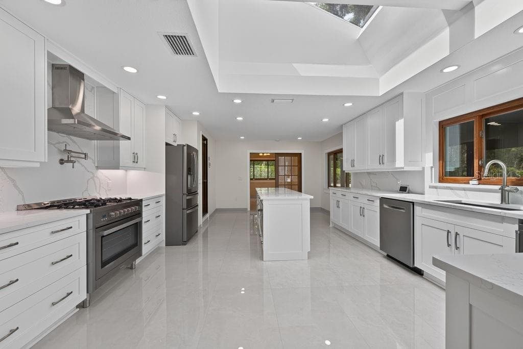1007 LAKEWOOD DRIVE — photo 16 of 97