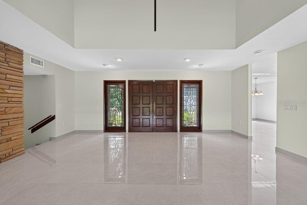 1007 LAKEWOOD DRIVE — photo 5 of 97