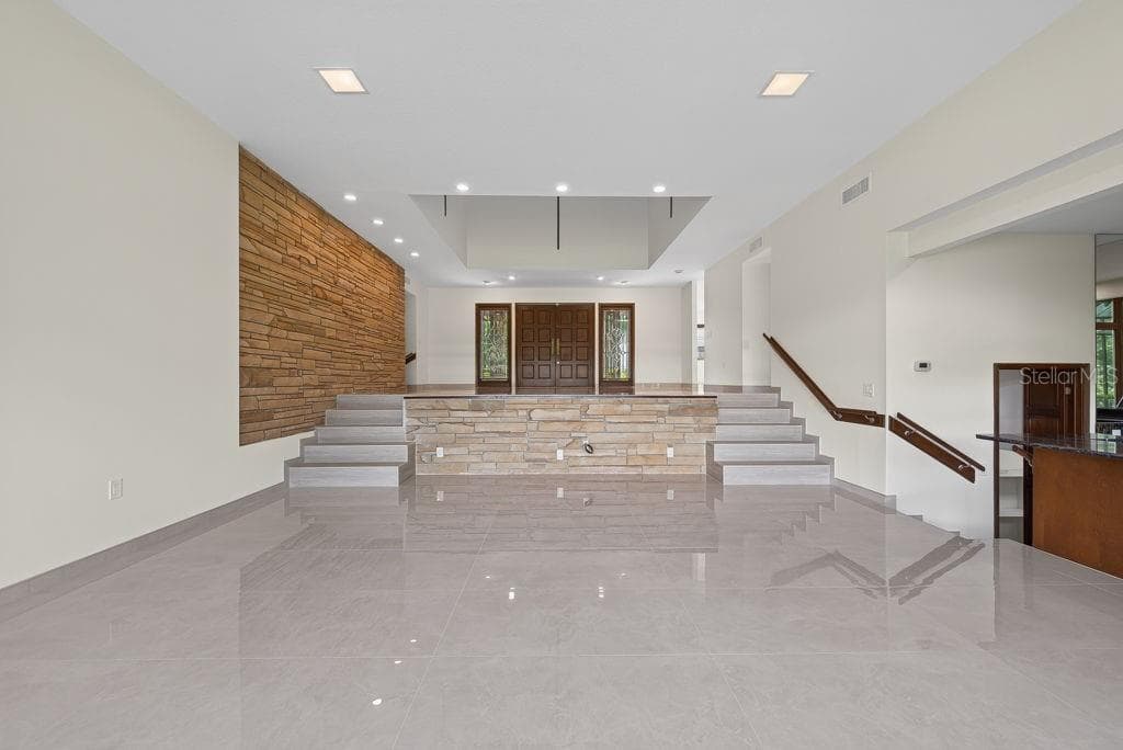 1007 LAKEWOOD DRIVE — photo 10 of 97
