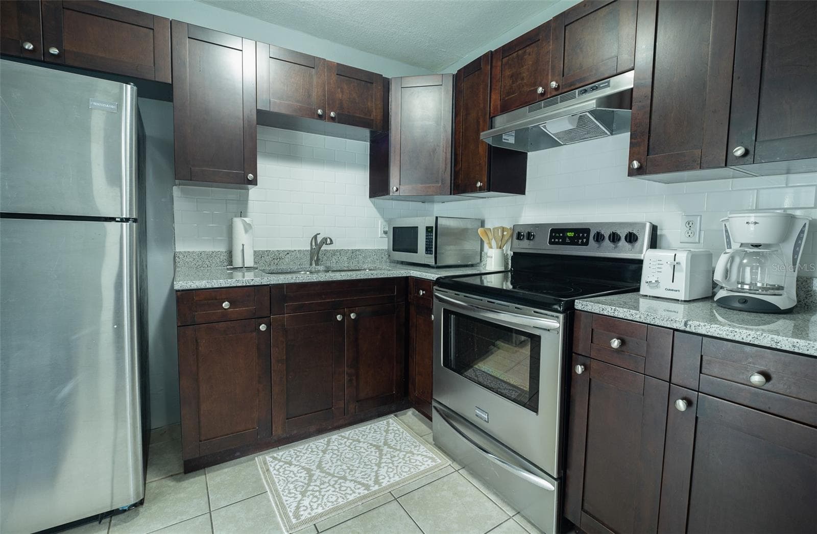 3909 DARWIN AVENUE — photo 8 of 24