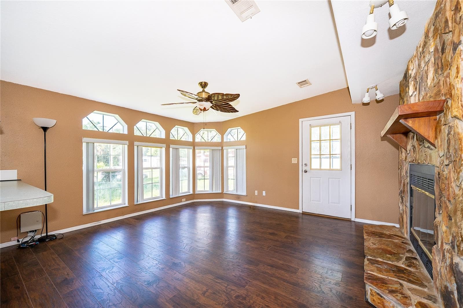 800 GEE CREEK COURT — photo 8 of 31