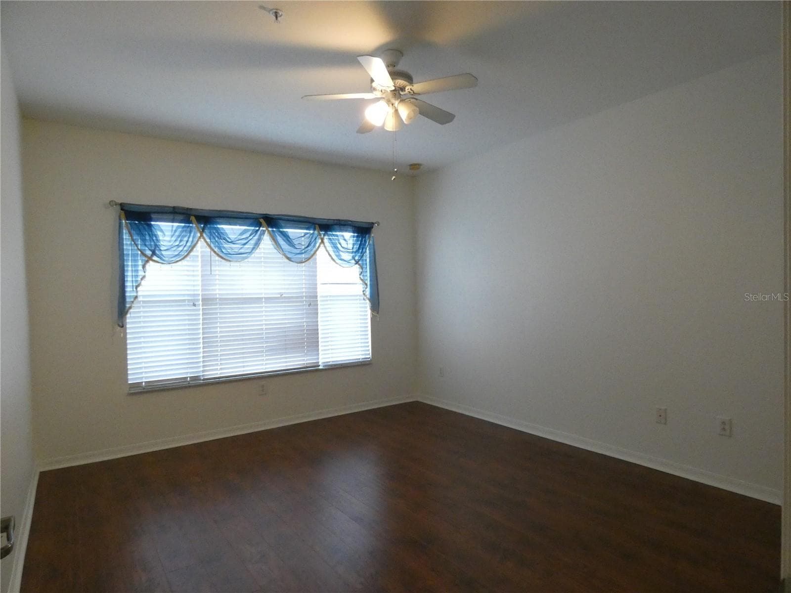 2406 GRAND CENTRAL PARKWAY — photo 17 of 26