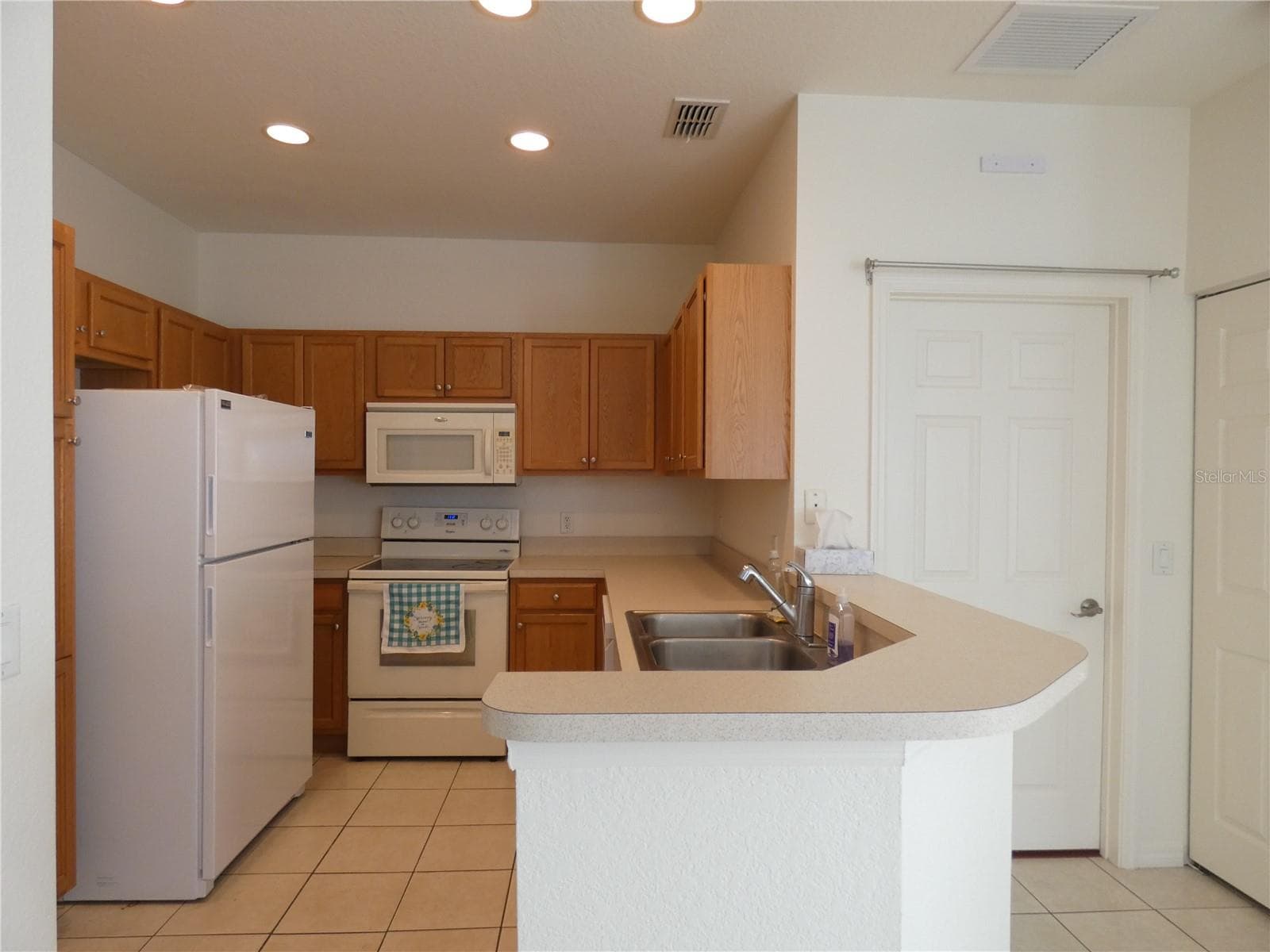 2406 GRAND CENTRAL PARKWAY — photo 9 of 26