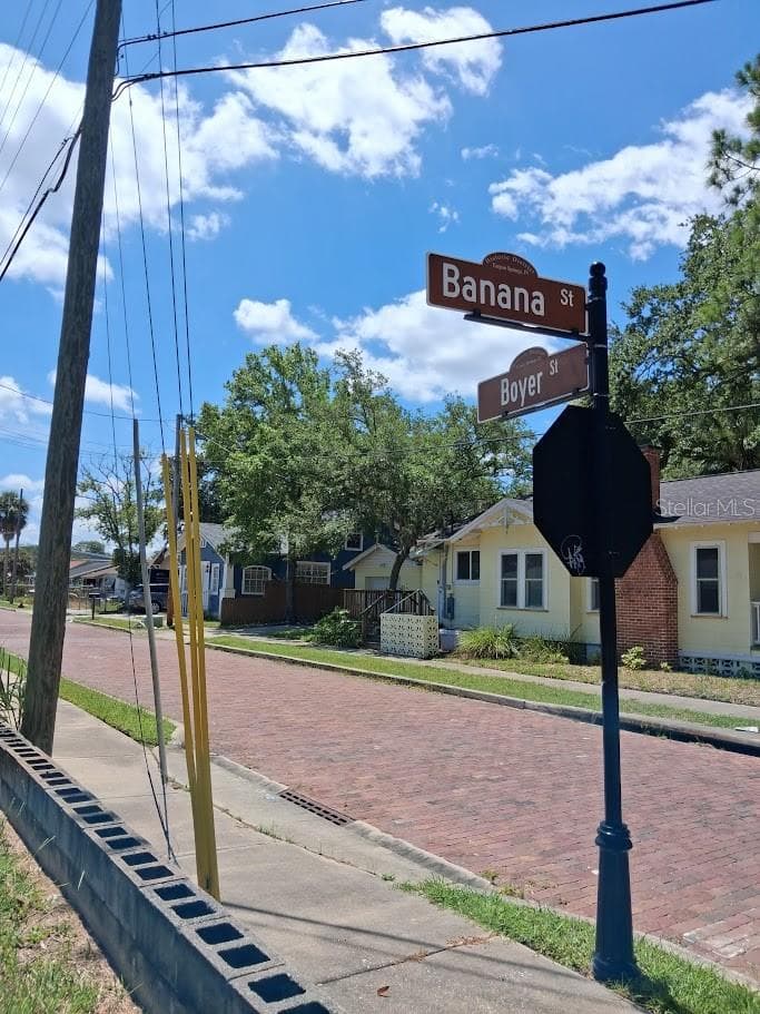 217 BANANA STREET — photo 30 of 33