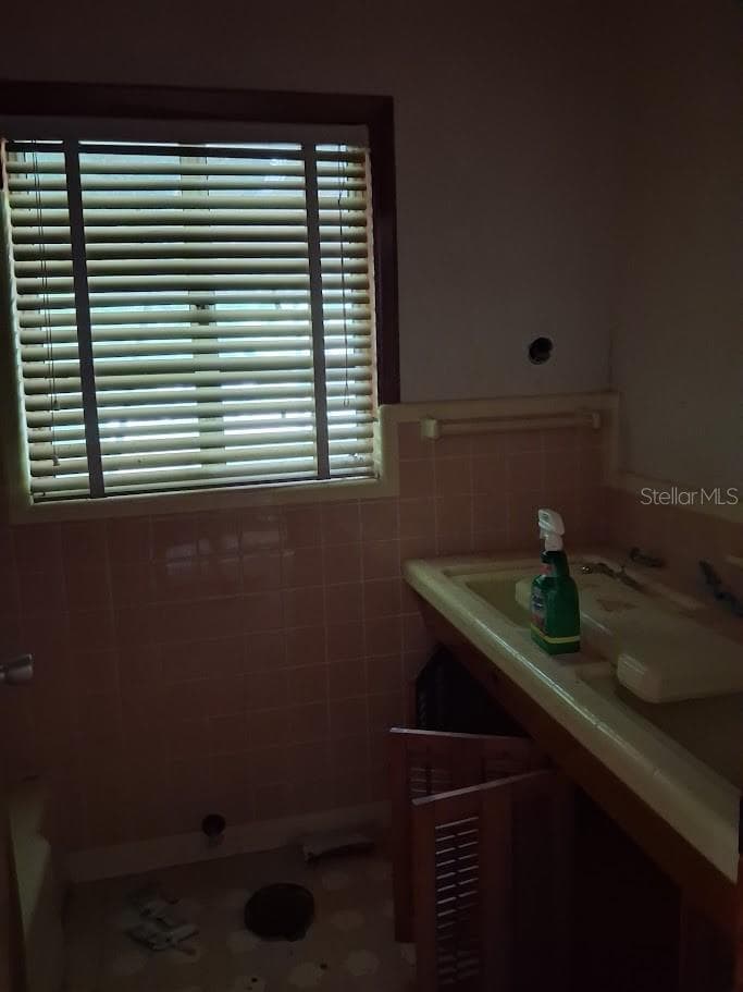 217 BANANA STREET — photo 21 of 33