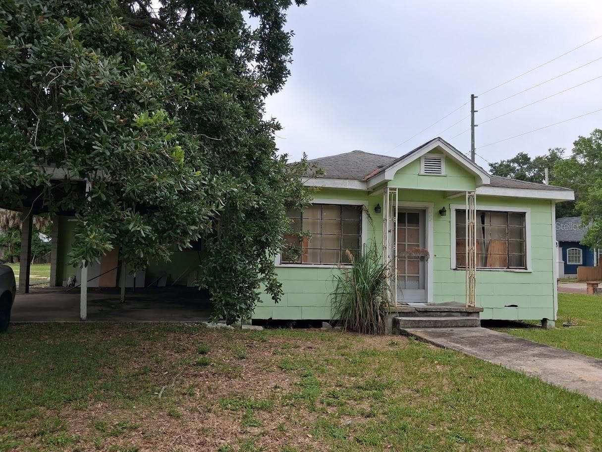217 BANANA STREET — photo 1 of 33