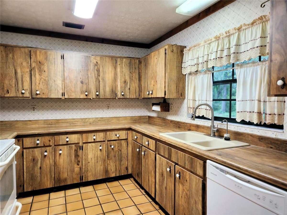 11318 BRIGHTWOOD DRIVE — photo 8 of 41