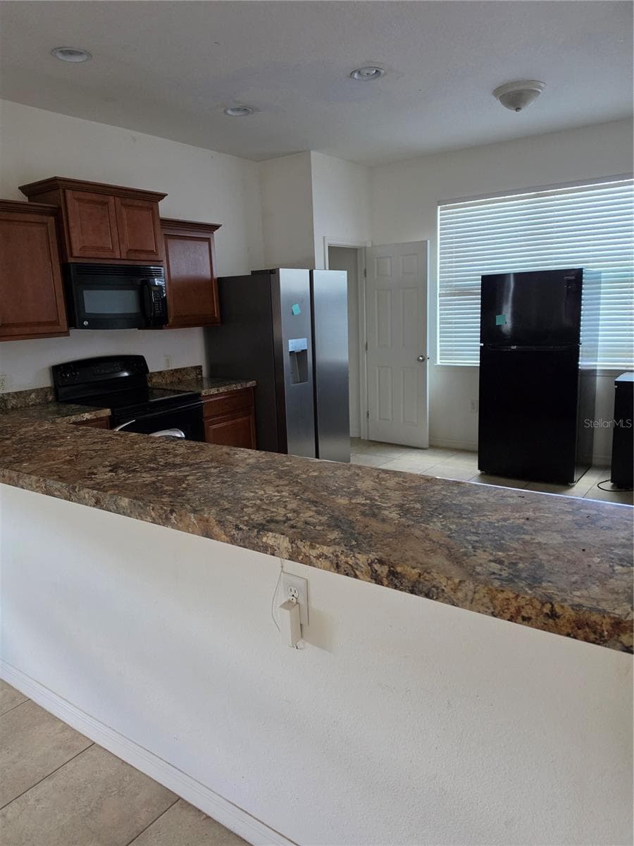 100 HIGHLAND MEADOWS STREET — photo 6 of 19