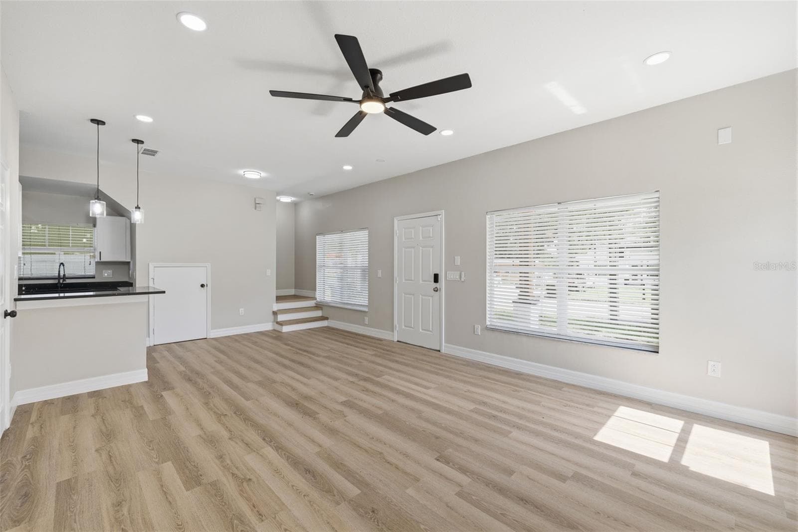 319 HANLON STREET — photo 4 of 21