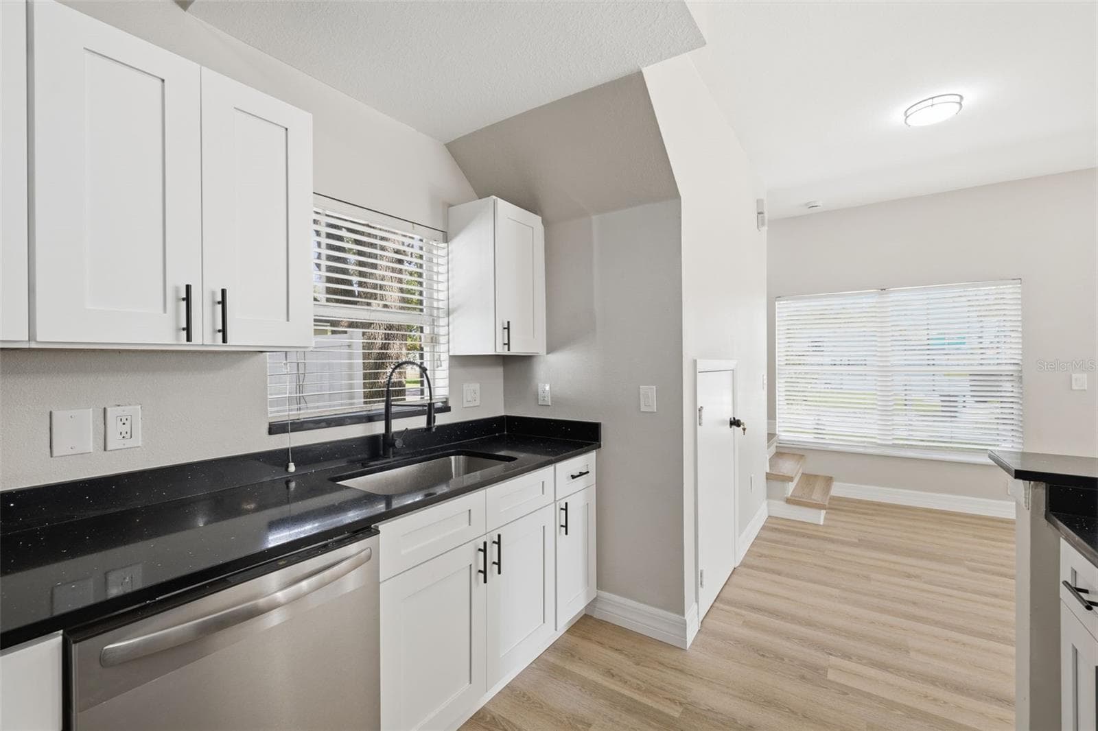 319 HANLON STREET — photo 9 of 21