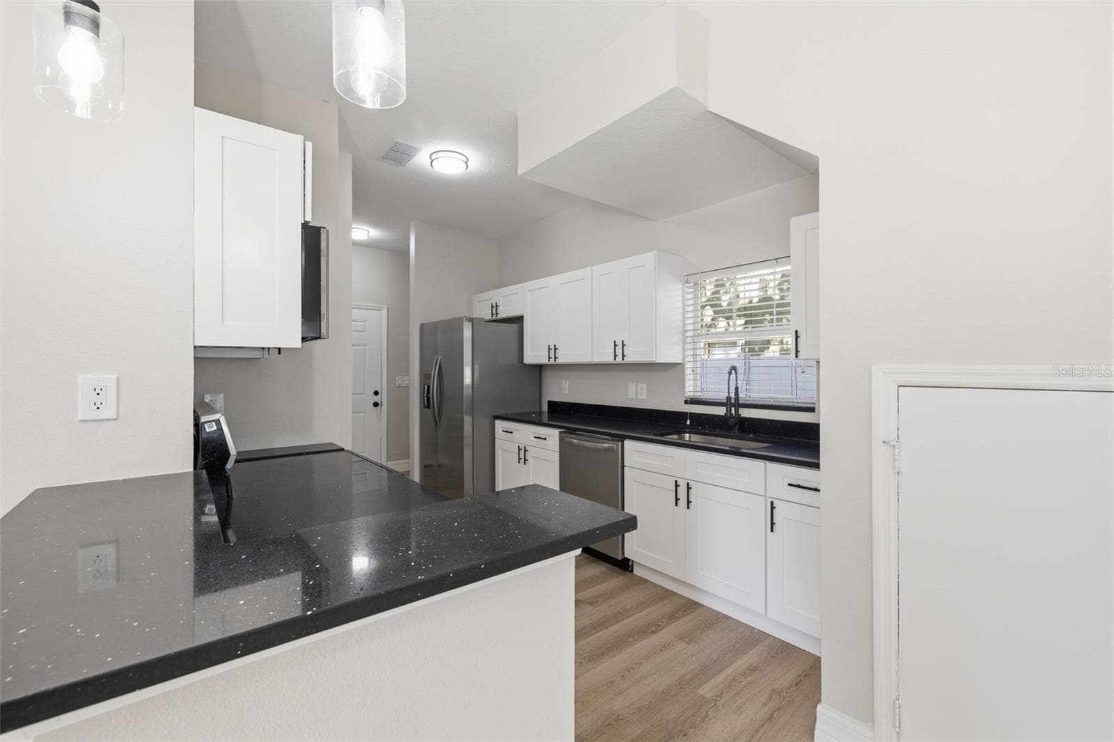 319 HANLON STREET — photo 6 of 21
