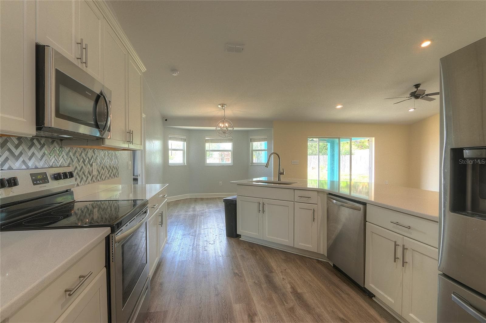 110 PLUM AVENUE — photo 8 of 42