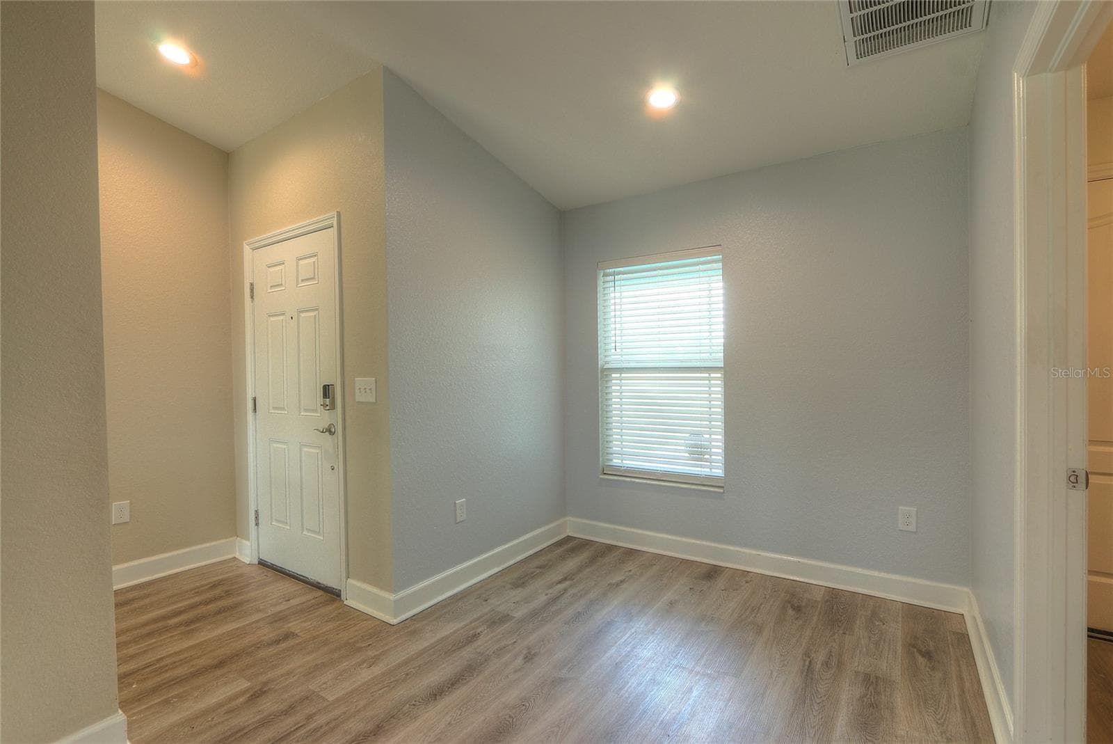 110 PLUM AVENUE — photo 9 of 42