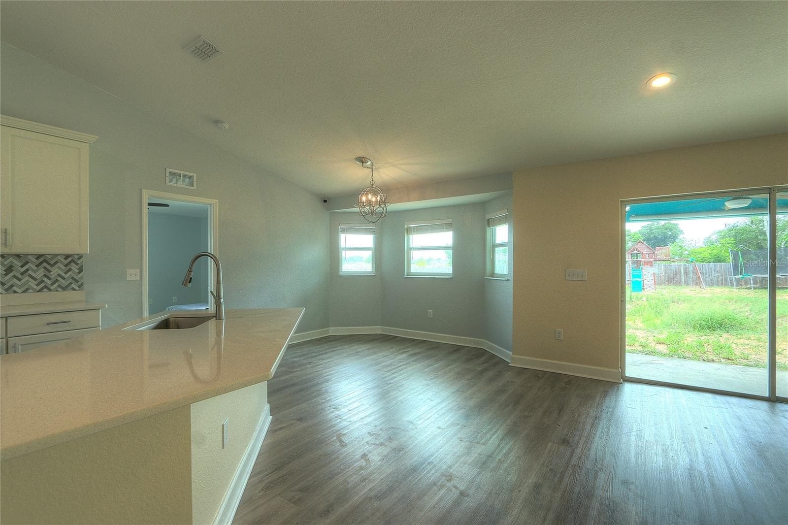 110 PLUM AVENUE — photo 10 of 42