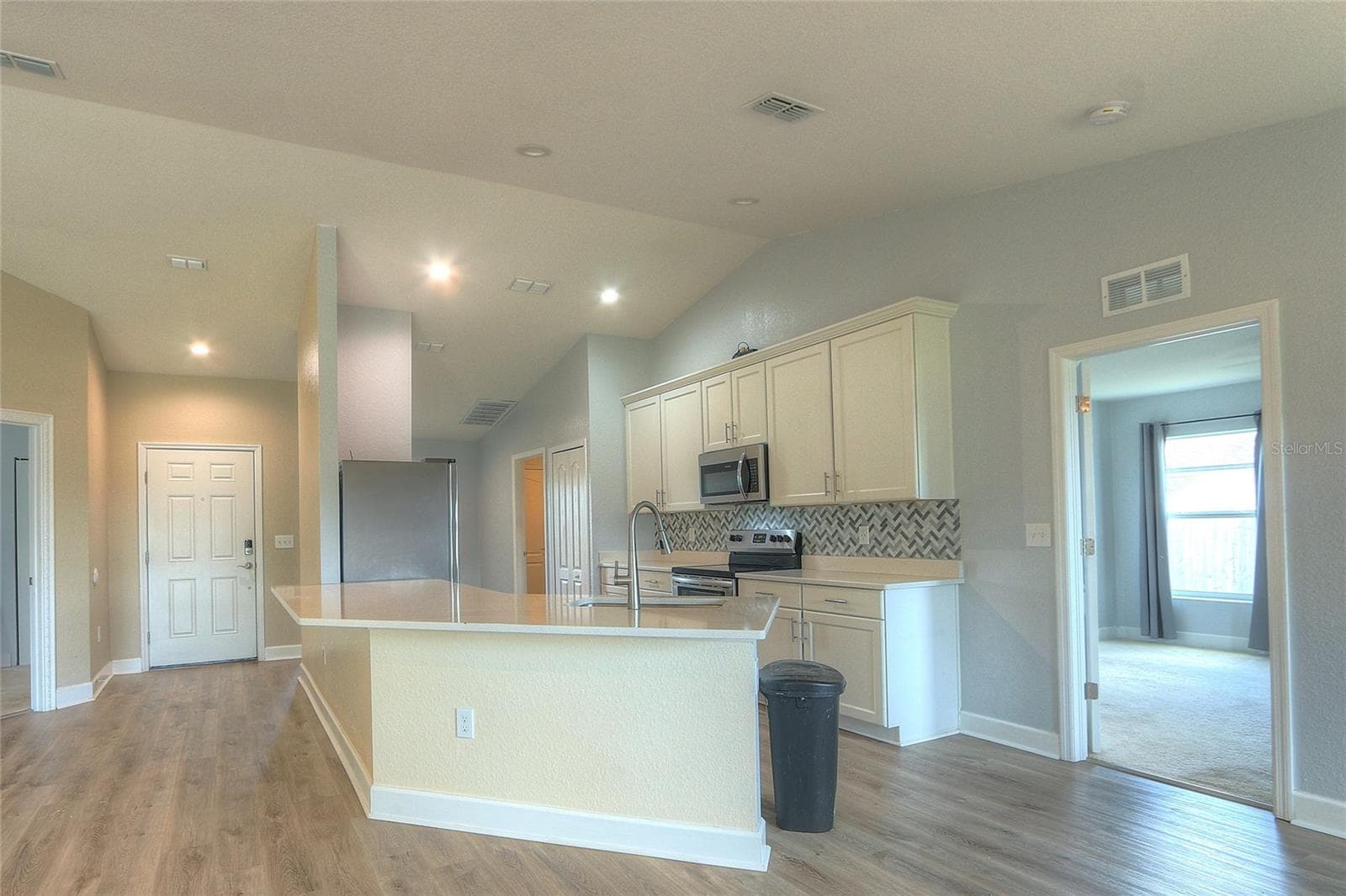 110 PLUM AVENUE — photo 2 of 42